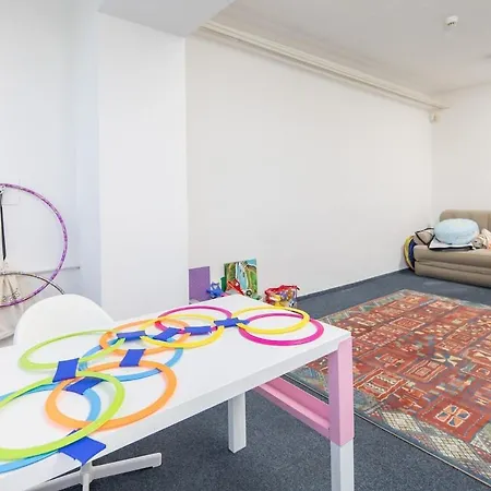 Spacious House With Garden 15 Min Walk From Castle