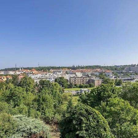 Spacious House With Garden 15 Min Walk From Castle * Prága
