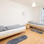 Spacious House With Garden 15 Min Walk From Castle * Praga
