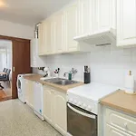 Spacious House With Garden 15 Min Walk From Castle * Praga