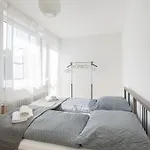 Spacious House With Garden 15 Min Walk From Castle Сasa de vacaciones