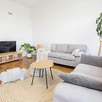Spacious House With Garden 15 Min Walk From Castle Сasa de vacaciones *