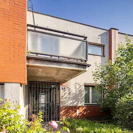 Дом отдыха Spacious House With Garden 15 Min Walk From Castle Прага