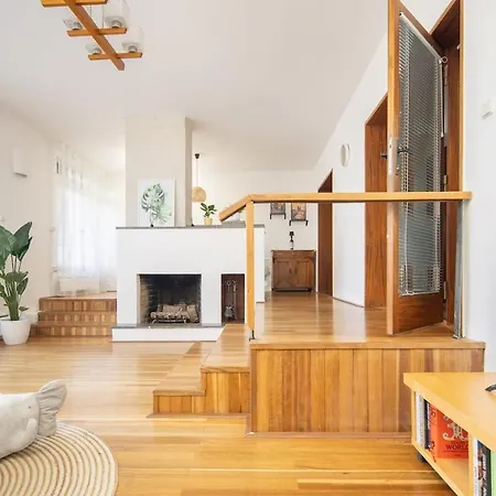 Spacious House With Garden 15 Min Walk From Castle *