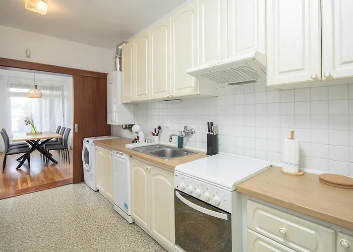 Spacious House With Garden 15 Min Walk From Castle * Прага