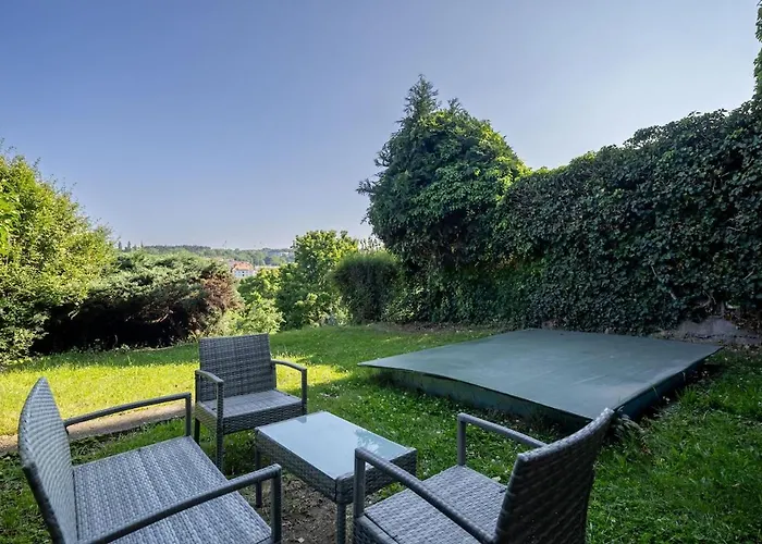 Spacious House With Garden 15 Min Walk From Castle Дом отдыха *