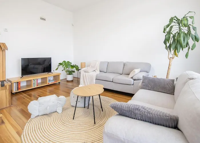 Spacious House With Garden 15 Min Walk From Castle Дом отдыха *
