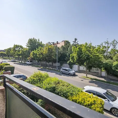 Spacious House With Garden 15 Min Walk From Castle Casa vacanze Praga