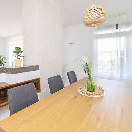 Spacious House With Garden 15 Min Walk From Castle Casa vacanze *